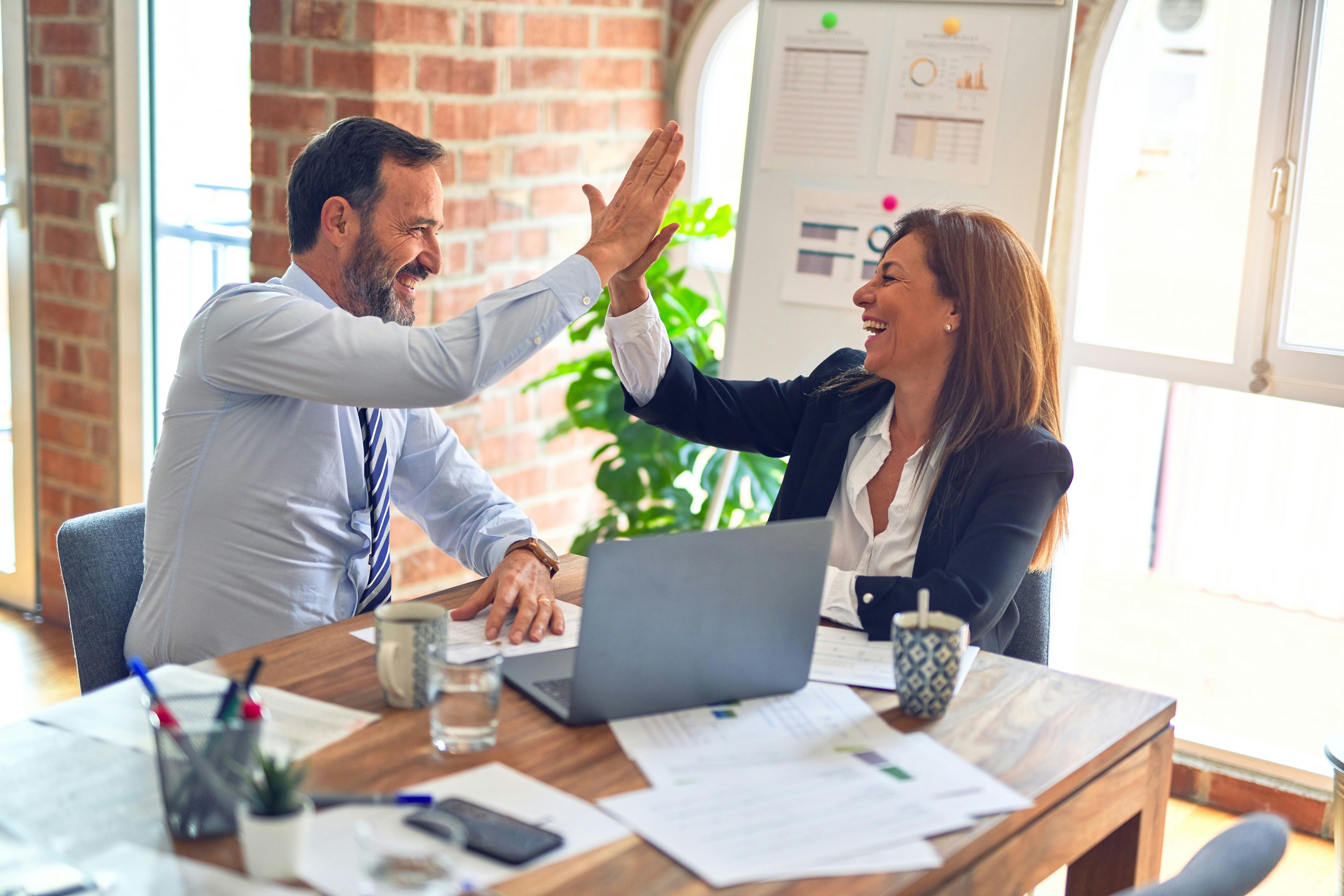 Eficiencia La eficiencia es clave para maximizar la rentabilidad de tu propiedad. Nuestra propuesta optimiza todos los recursos para que tú, como propietario de un alojamiento turístico, no tengas que preocuparte de nada y que tus huéspedes disfruten de su experiencia vacacional.